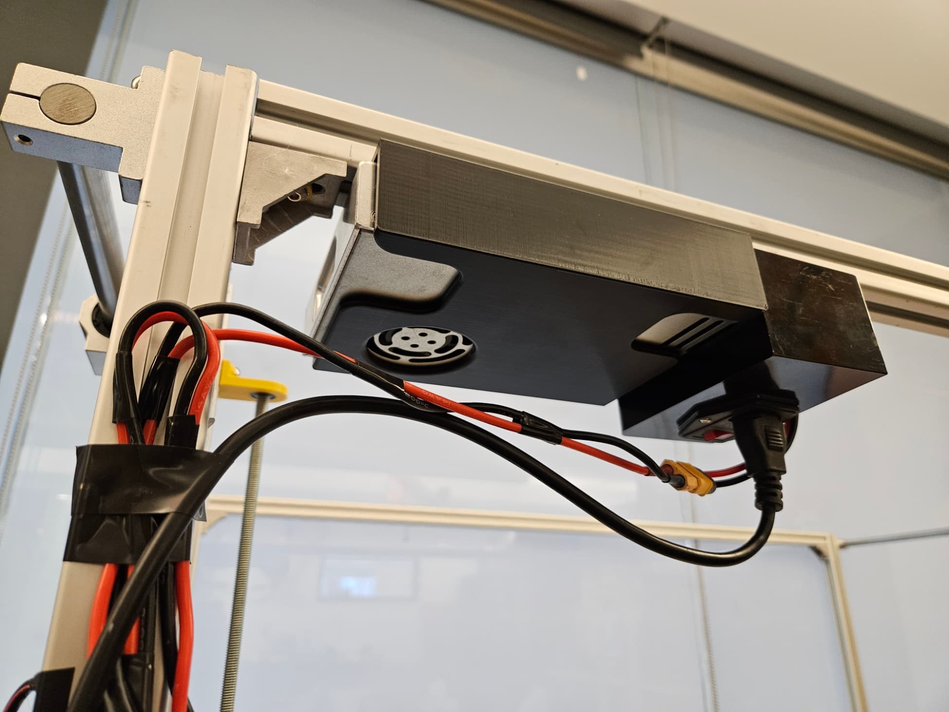 Foam cutter machine with laptop and gantry