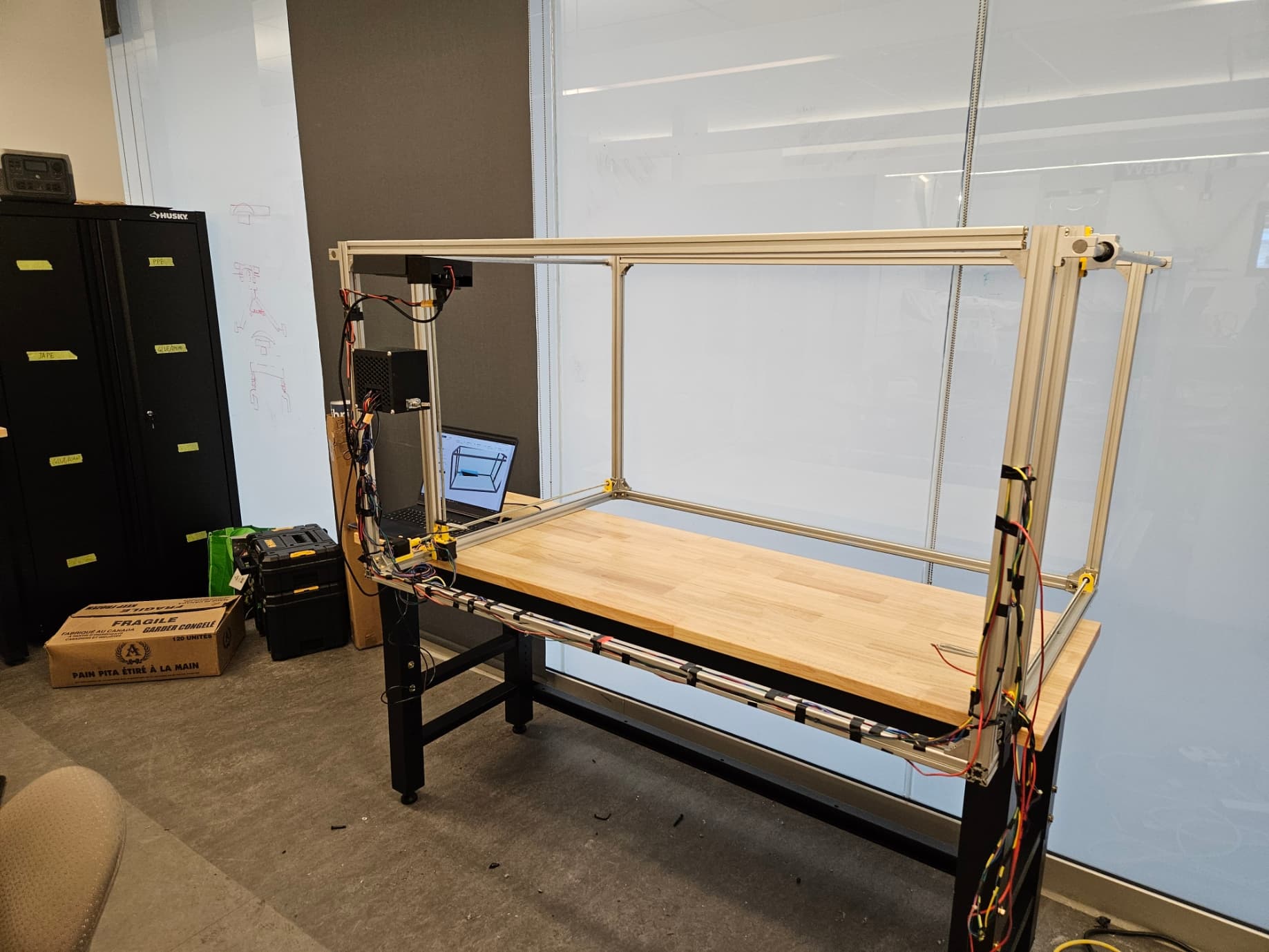 Hot-wire head and wiring on the foam cutter